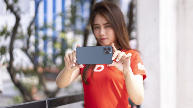 iPhone 12 Pro Max giảm 5,4 triệu, iPhone Xs chỉ còn 10,59 triệu đồng