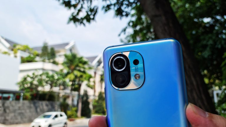 Trên tay Xiaomi Mi 11 5G tại Việt Nam
