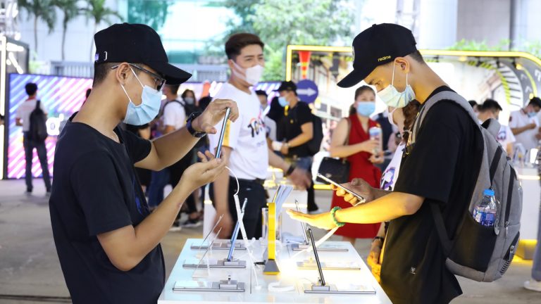 realme công bố giá bán chính thức realme 8 series, tổ chức không gian trải nghiệm hoành tráng cho giới trẻ