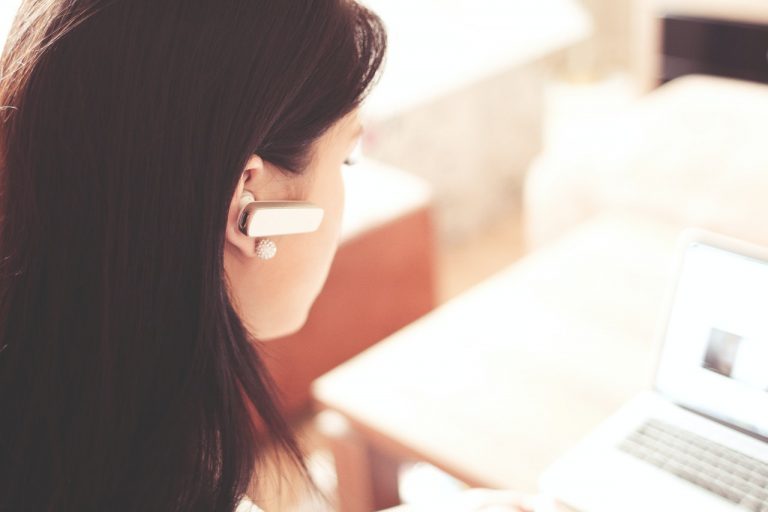 Cách kết nối tai nghe Bluetooth trên Windows 10