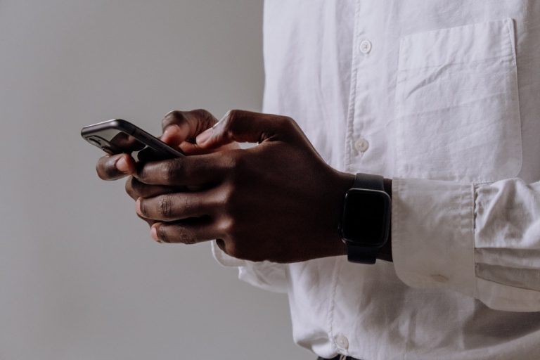 Sửa lỗi không thể mở khoá iPhone bằng Apple Watch
