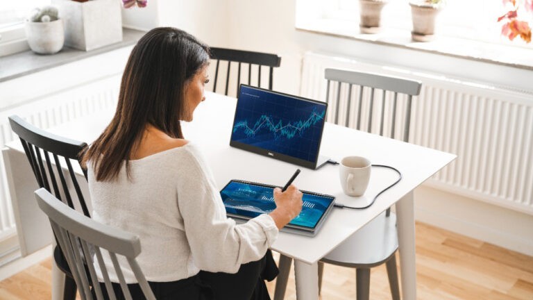 Dell ra mắt loạt màn hình dành cho hội thoại trực tuyến