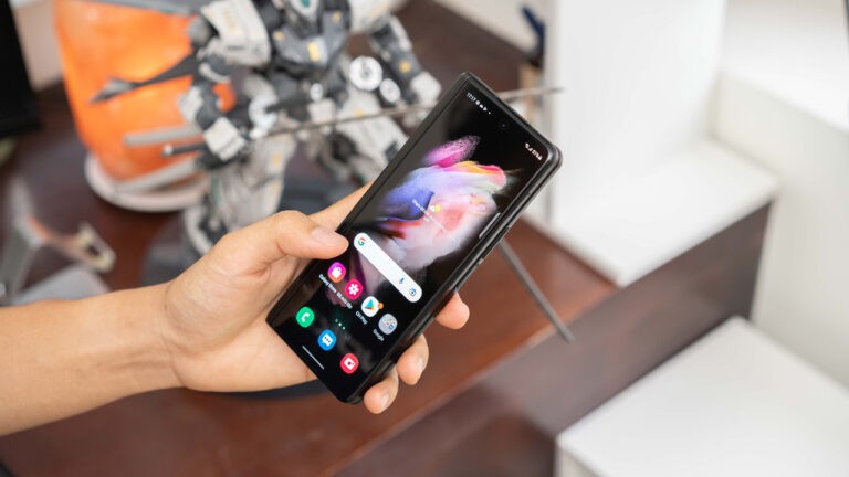Đặt trước Galaxy Z Fold3 | Flip3 5G tại FPT Shop được nhận quà tặng gì?