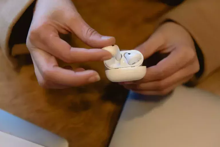 Cách điều khiển âm thanh iPhone bằng AirPods