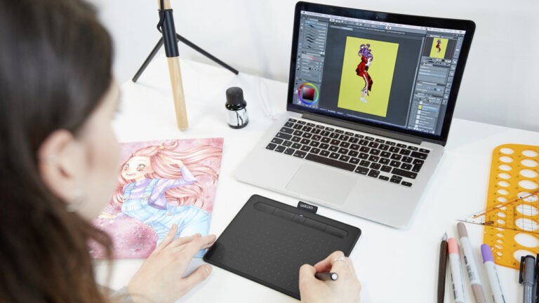 Bảng vẽ điện tử Wacom – Công cụ mới hỗ trợ hiệu quả cho dạy và học