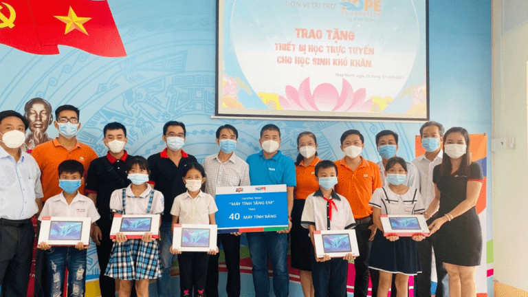 FPT Shop cùng tập đoàn FPT tặng 3.300 máy tính cho học sinh khó khăn