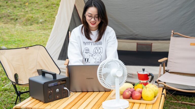 Huawei ra mắt trạm sạc dự phòng di động thông minh iSitePower M Mini