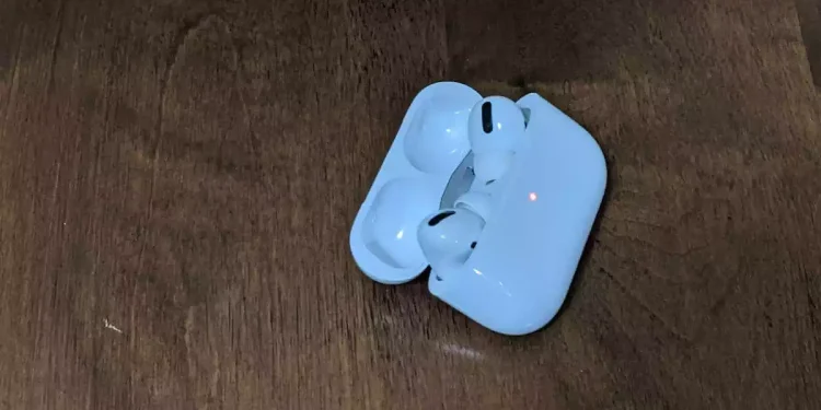 Airpod chớp đèn cam: sửa lỗi thế nào?