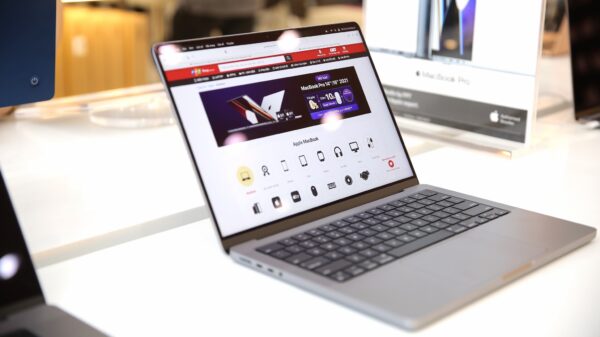 FPT Shop & F.Studio by FPT chính thức mở bán Macbook Pro 14” | 16” 2021