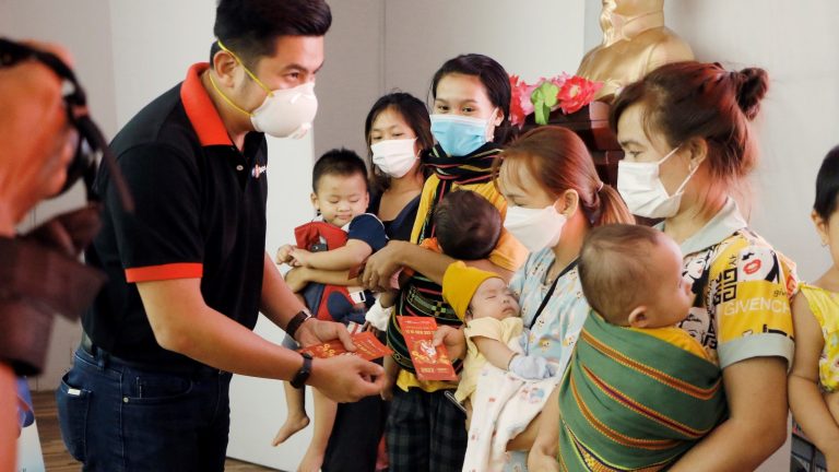 FPT Shop tiếp tục hành trình sẻ chia yêu thương với chuỗi hoạt động thiện nguyện Xuân Nhâm Dần