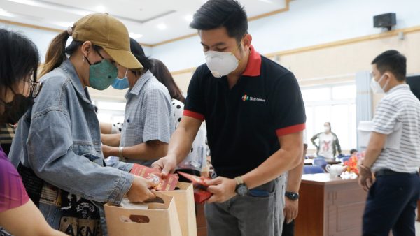 FPT Shop tiếp tục hành trình sẻ chia yêu thương với chuỗi hoạt động thiện nguyện Xuân Nhâm Dần