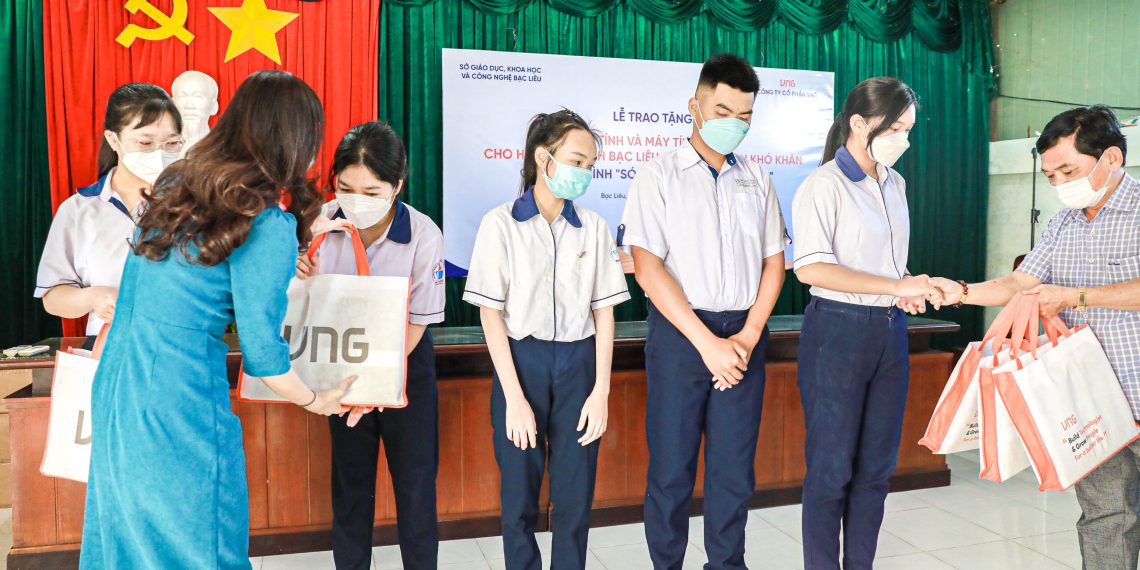 VNG trao tặng 4000 máy tính cho học sinh khó khăn 3 tỉnh miền Tây
