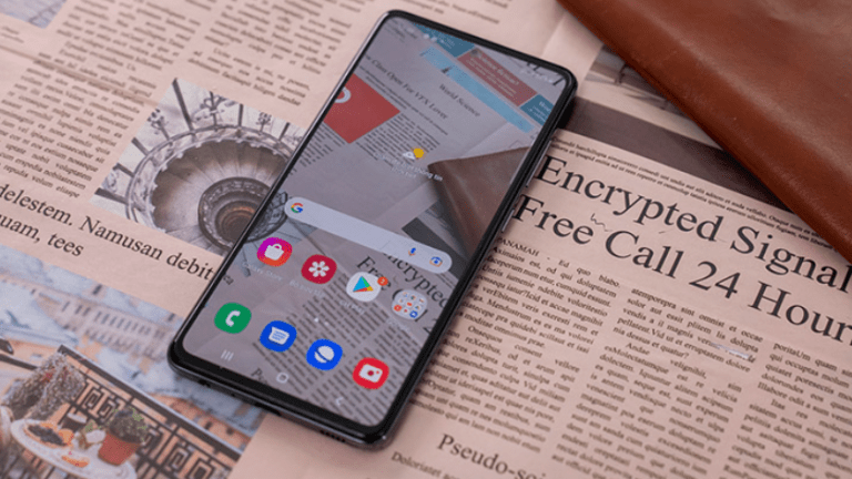 Cuối tuần, đại lý bán lẻ giảm đến nửa giá cho điện thoại, phụ kiện