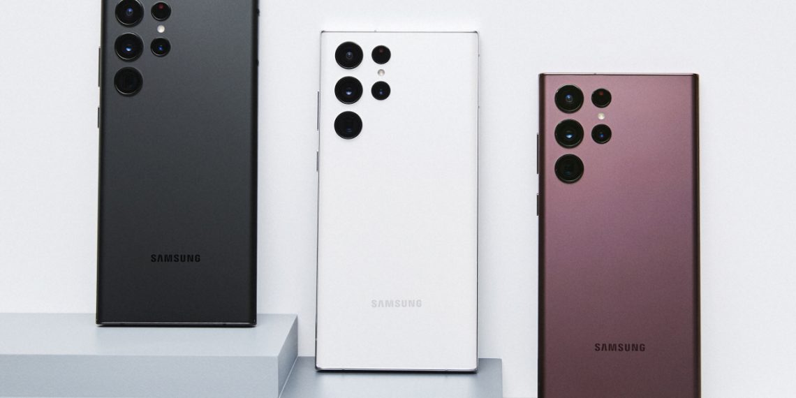 Đặt trước Samsung Galaxy S22 series nhận bộ quà trị giá 7 triệu đồng tại Di Động Việt