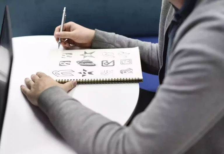 DesignEvo: Tự thiết kế logo siêu đơn giản