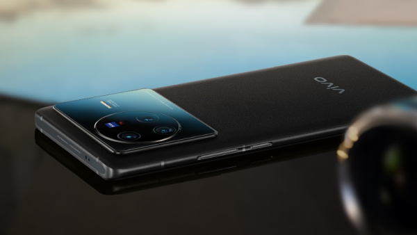 vivo Việt Nam ra mắt flagship X80 series hợp tác chiến lược với ZEISS