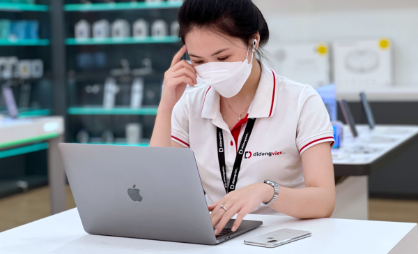 Cuối tháng 7, đại lý bán lẻ giảm giá smartphone hơn 8 triệu đồng