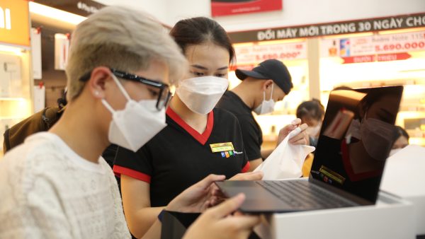 FPT Shop mở bán MacBook Air M2 chính hãng sớm nhất Việt Nam