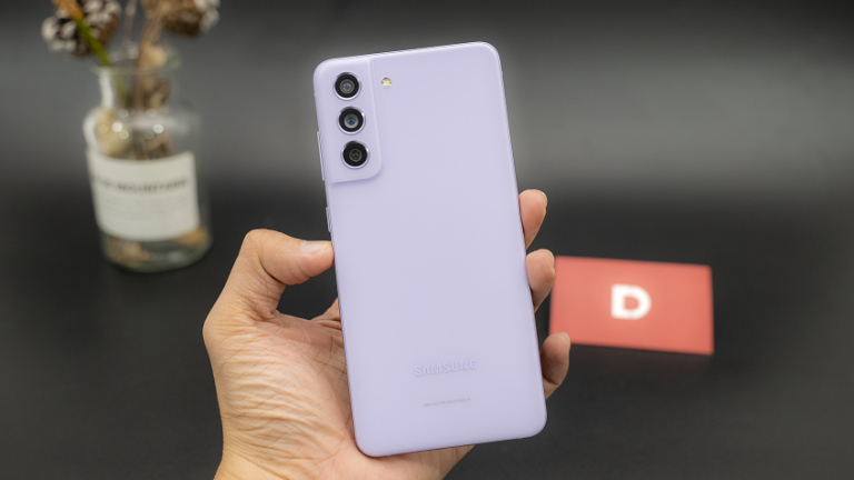 Cuối tháng 7, đại lý bán lẻ giảm giá smartphone hơn 8 triệu đồng