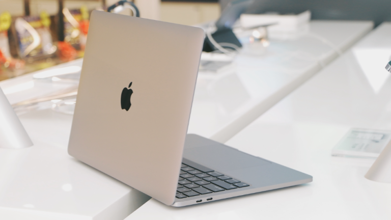 FPT Shop bất ngờ mở bán sớm MacBook Pro M2 2022