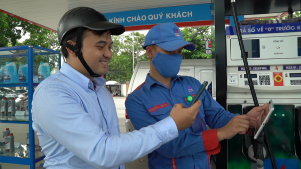 Tặng 10.000 đồng cho khách hàng thanh toán tiền xăng dầu qua VNPT Money Tặng 10.000 đồng cho khách hàng thanh toán tiền xăng dầu qua VNPT Money