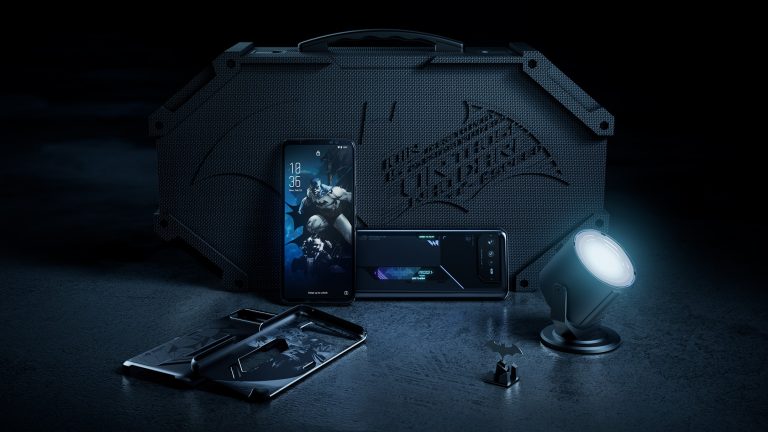 ASUS Republic of Gamers, Warner Bros. Consumer Products và DC công bố phiên bản ROG Phone 6 BATMAN độc quyền