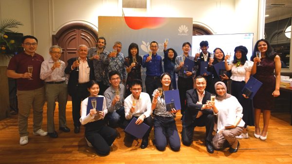 Sinh viên Việt Nam cùng sinh viên nước ngoài chiến thắng cuộc thi Hạt Giống cho Tương Lai APAC Tech4Good