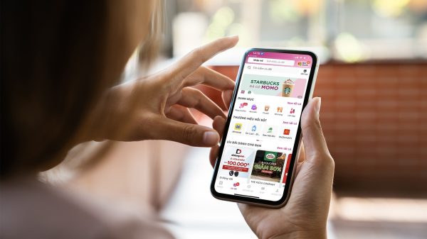 MoMo là ví điện tử đầu tiên tích hợp thanh toán tại chuỗi Starbucks Vietnam