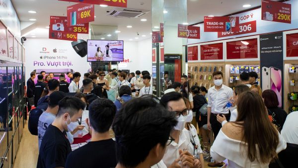 Di Động Việt tổ chức sự kiện “Vẽ tiếp ước mơ, mở ra tương lai”, mở bán iPhone 14, giúp đỡ bệnh nhi nghèo