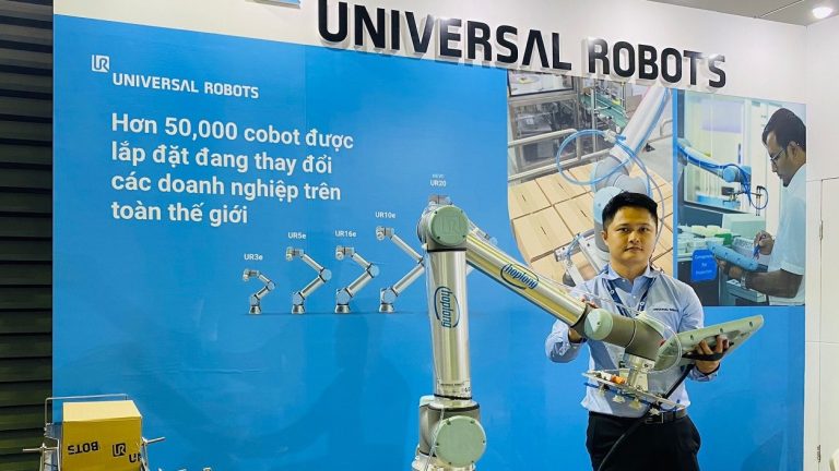 Universal Robots giới thiệu Robot cộng tác cho tự động hóa sáng tạo
