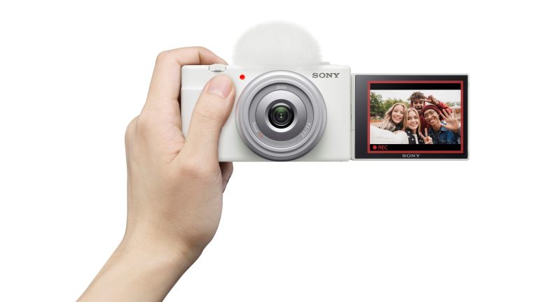 Sony mở rộng dải sản phẩm Vlog với máy quay ZV-1F