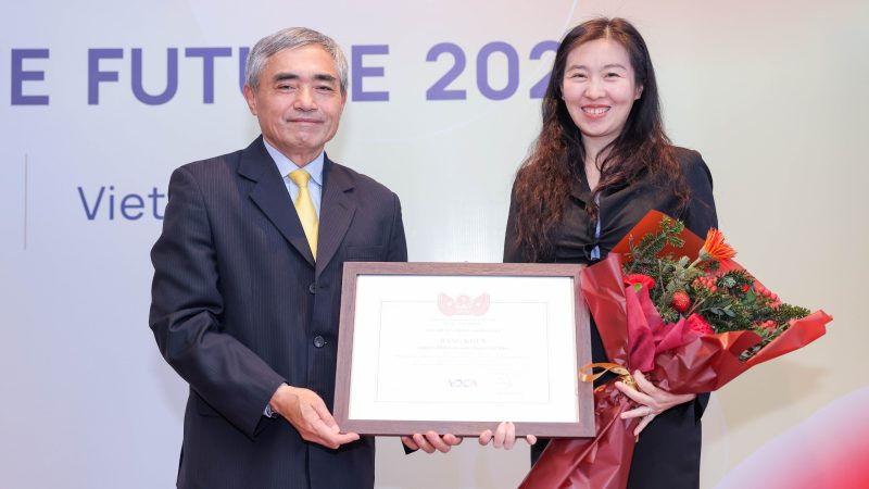 Hội Truyền thông số trao bằng khen cho nỗ lực đào tạo nhân tài ngành ICT của Huawei Việt Nam