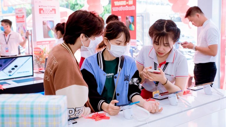 “Đón sóng” tiêu dùng cuối năm, đại lý bán lẻ triển khai nhiều chương trình khuyến mại lớn