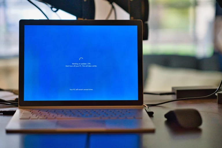 Tiny10: Cách cài bản Windows 10 siêu nhẹ cho máy cũ