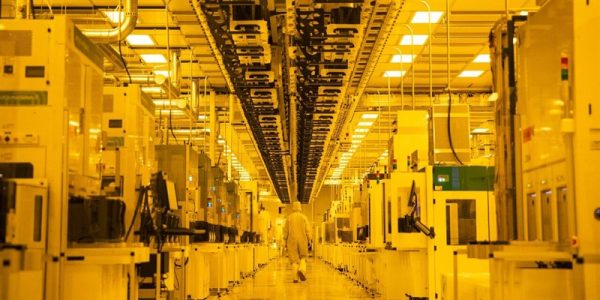 Chip bán dẫn là gì? Vì sao thiếu hụt chip bán dẫn lại ảnh hưởng nghiêm trọng đến ngành công nghiệp điện tử? Chip bán dẫn là gì? Vì sao thiếu hụt chip bán dẫn lại ảnh hưởng nghiêm trọng đến ngành công nghiệp điện tử?