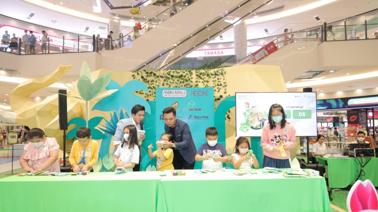 Thu gom và tái chế vỏ hộp giấy đựng đồ uống đã qua sử dụng tại AEONMALL Hà Nội