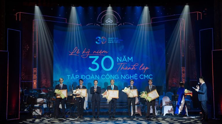 Bộ trưởng Nguyễn Mạnh Hùng trao gửi sứ mệnh quốc gia cho CMC