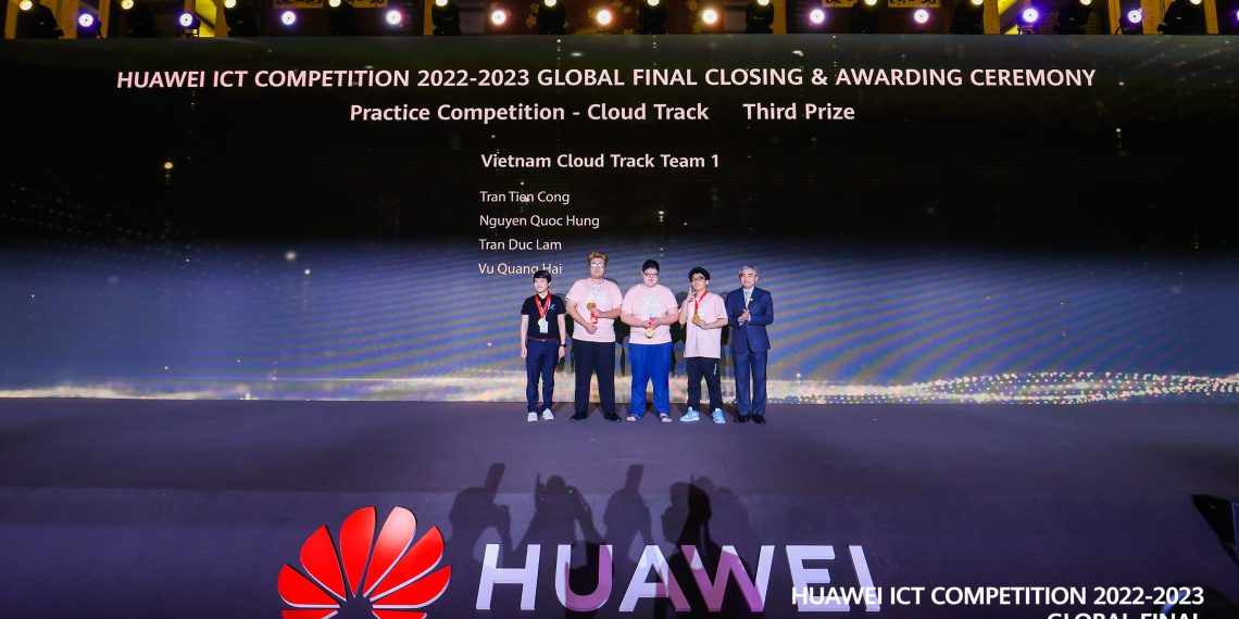 Sinh viên Việt Nam giành giải Ba cuộc thi Huawei ICT Competition 2022-2023