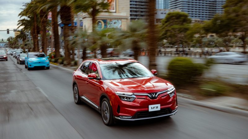 VinFast bàn giao 3.042 ô tô điện trong tháng 7/2023