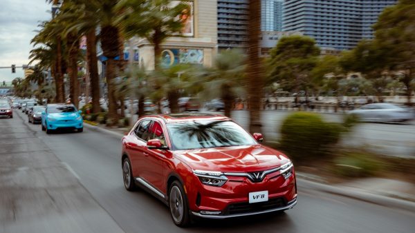 VinFast bàn giao 3.042 ô tô điện trong tháng 7/2023
