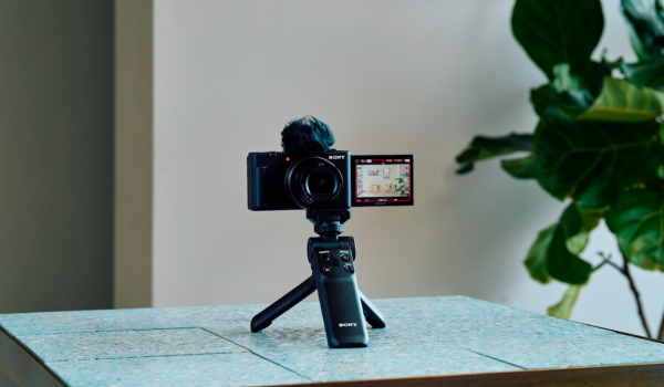 Sony ra mắt máy ảnh Vlog với ống kính zoom siêu rộng ZV-1 II
