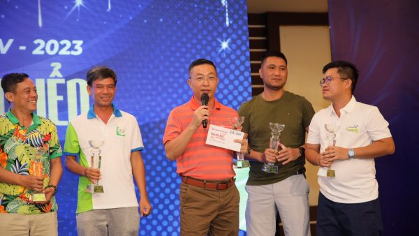 Gần 120 vận động viên ngành CNTT tham gia giải đấu tennis "Doanh nhân vì cộng đồng"