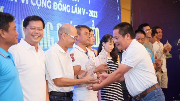 Gần 120 vận động viên ngành CNTT tham gia giải đấu tennis "Doanh nhân vì cộng đồng"