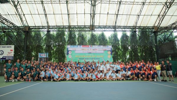Gần 120 vận động viên ngành CNTT tham gia giải đấu tennis "Doanh nhân vì cộng đồng"