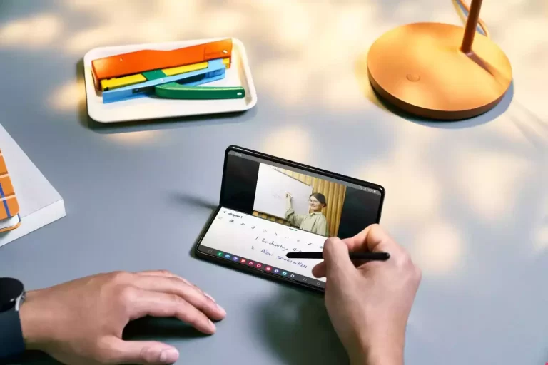Samsung Galaxy Z Fold 5 có sẵn bút S-pen không?