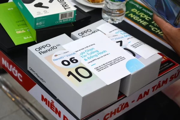 FPT Shop mở bán OPPO Reno10 5G 256GB, tặng quà giá trị cho người dùng