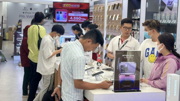 Điểm giá bán iPhone VN/A đầu tháng 8