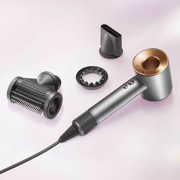 Ra mắt máy sấy tóc Dyson Supersonic với đầu tạo kiểu Flyaway Smoother mới
