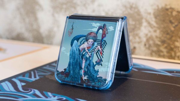 Samsung hợp tác cùng nghệ sĩ Việt ra mắt BST ốp lưng Flip Suit
