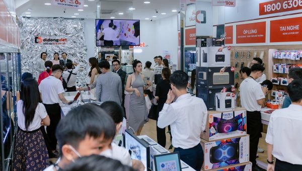 Di Động Việt mở bán sớm, trả máy tất cả khách hàng đặt cọc iPhone 15 series